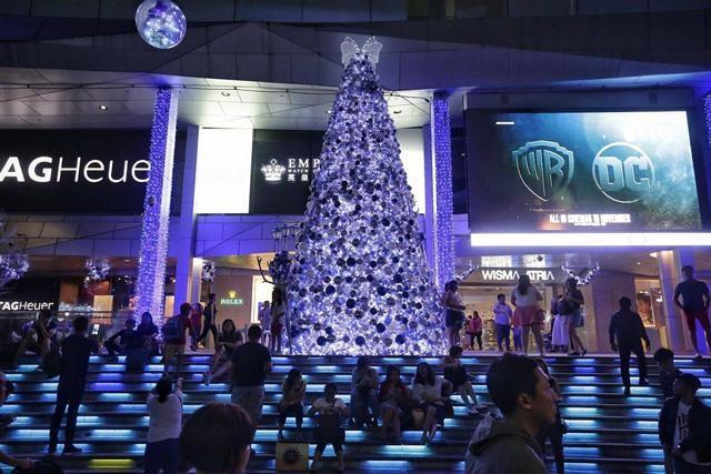 Những hình ảnh Giáng sinh 2017 lung linh sắc màu trên khắp thế giới-1