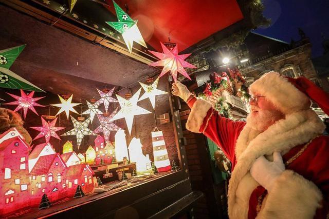 Những hình ảnh Giáng sinh 2017 lung linh sắc màu trên khắp thế giới-10