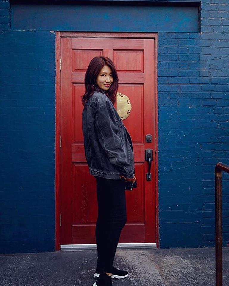 DJ Soda - Tiffany lên đồ sexy khoe vòng 1 gợi cảm nổi bật nhất street style sao Hàn-7