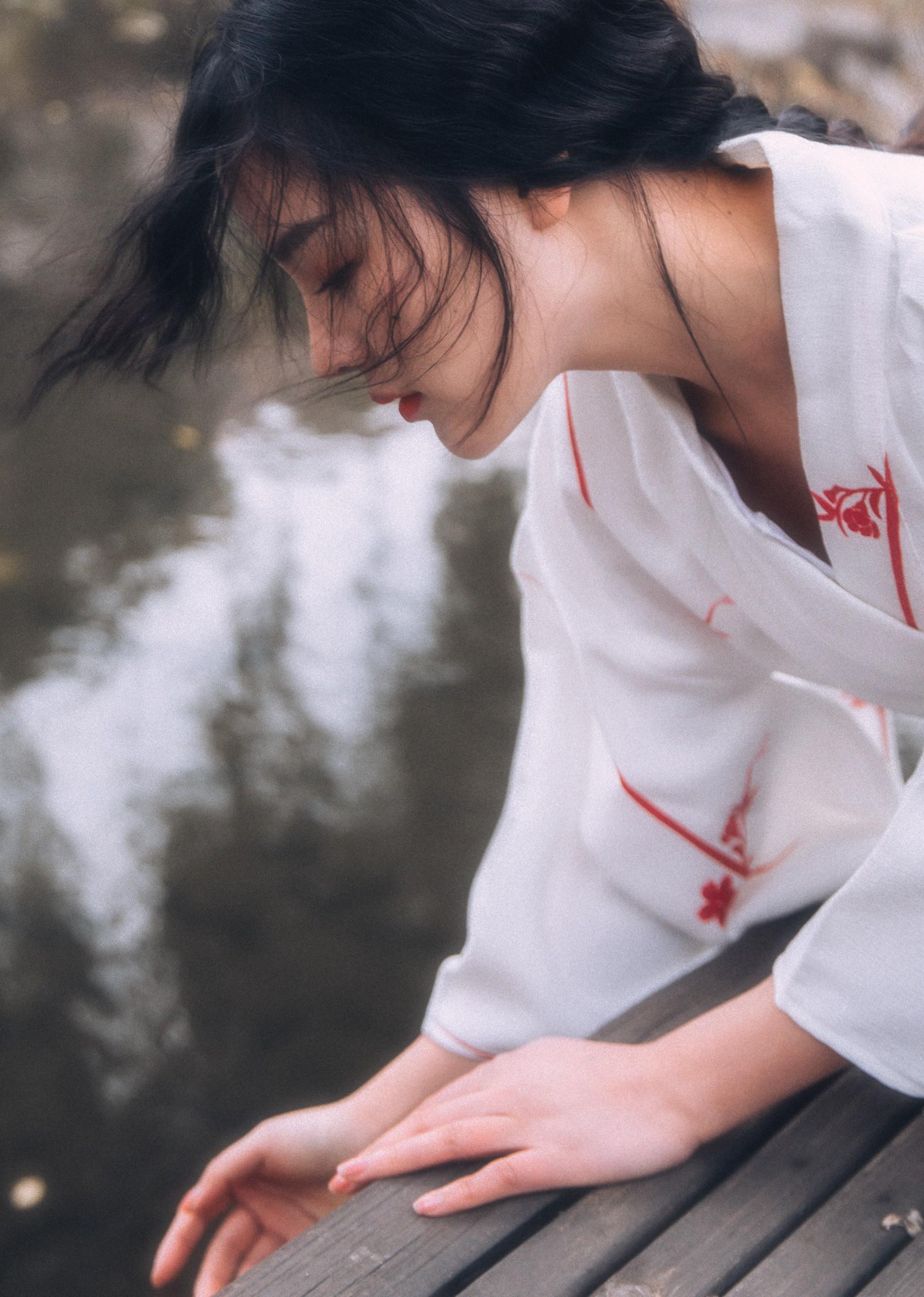 Nhan sắc nữ thần mới của Trung Quốc với nét đẹp thoát tục đang được truy lùng-2