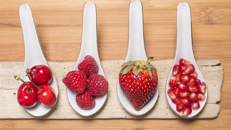 Da trắng và mịn lên trông thấy nhờ chăm ăn những nhóm quả này-1