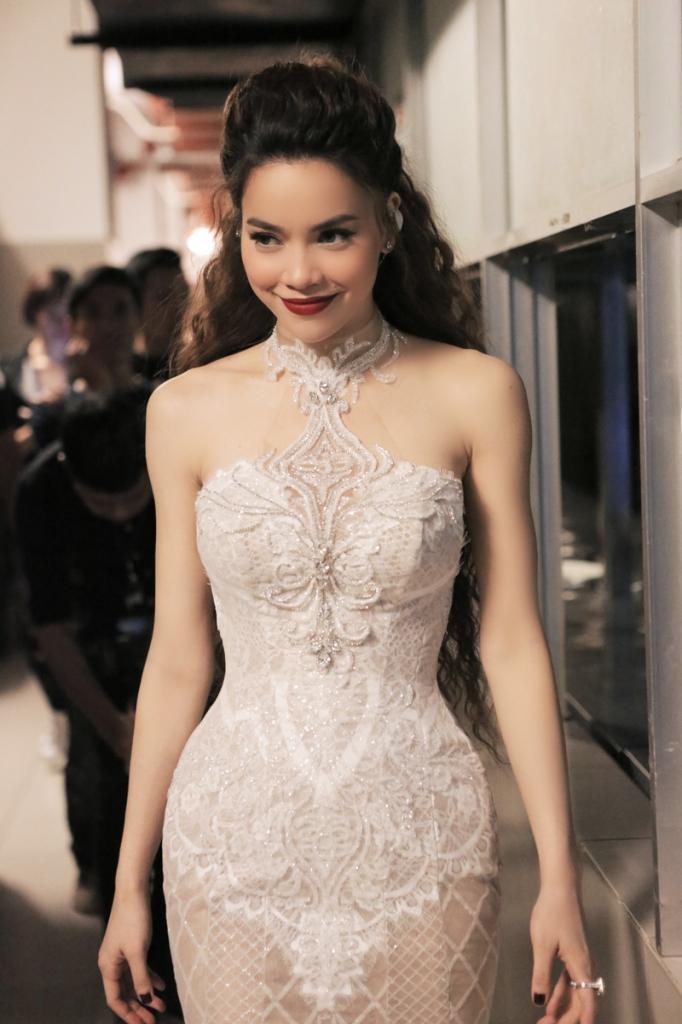 Top 9 cỗ máy in tiền khủng nhất làng giải trí Việt Nam năm 2017-3