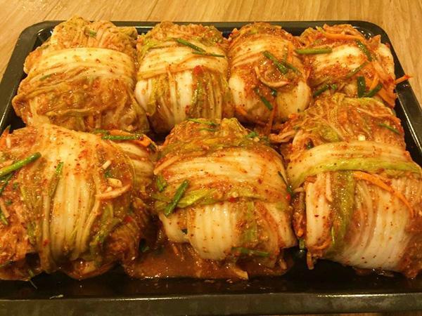 Vợ đảm chia sẻ cách làm kim chi cực chất chẳng cần phơi cải thảo vẫn giòn ngon-2