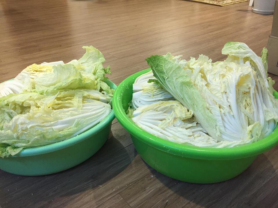 Vợ đảm chia sẻ cách làm kim chi cực chất chẳng cần phơi cải thảo vẫn giòn ngon-3