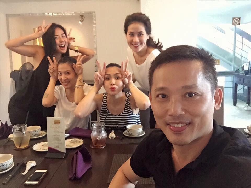 Tin sao Việt: Tăng Thanh Hà quậy tưng bừng cùng hội chị em bạn dì ngày cuối tuần-1