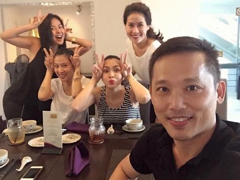 Tin sao Việt: Tăng Thanh Hà 'quậy' tưng bừng cùng hội chị em bạn dì ngày cuối tuần