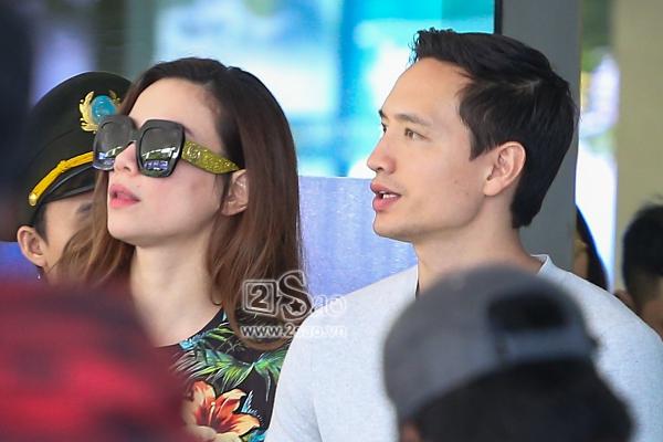 Clip: Sáng sớm, Kim Lý hộ tống Hồ Ngọc Hà từ sân bay tới tham dự sự kiện-2