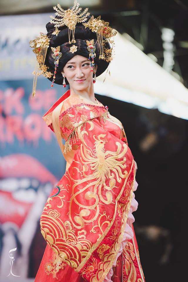 Những hoa hậu Trung Quốc bị chê giống đàn ông mặc váy trên đấu trường quốc tế-5