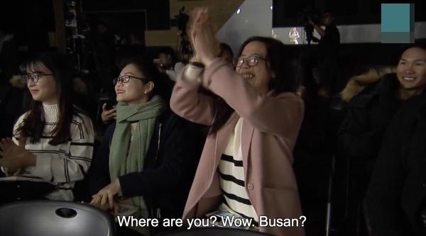 Chi Pu ôm từng fan trên sân khấu, nhảy hit của BlackPink tại Fanmeeting Hàn Quốc-4