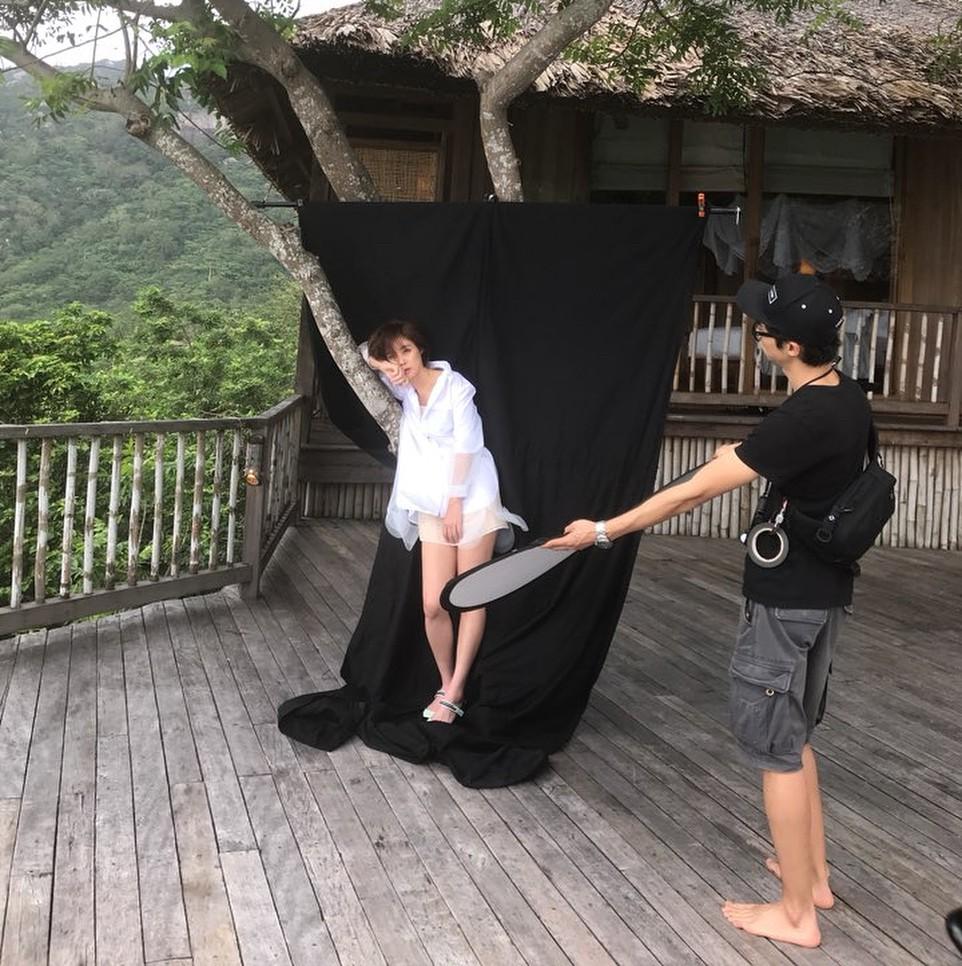 Mẹ Kim Tan khoe dáng nuột nà khó tin ở tuổi 50 tại Nha Trang-2