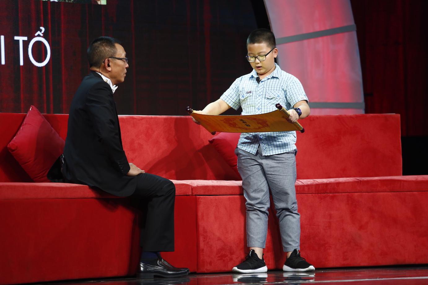 Cậu bé đọc vanh vách Chiếu dời đô của Lý Thái Tổ khiến MC Lại Văn Sâm đứng hình-2