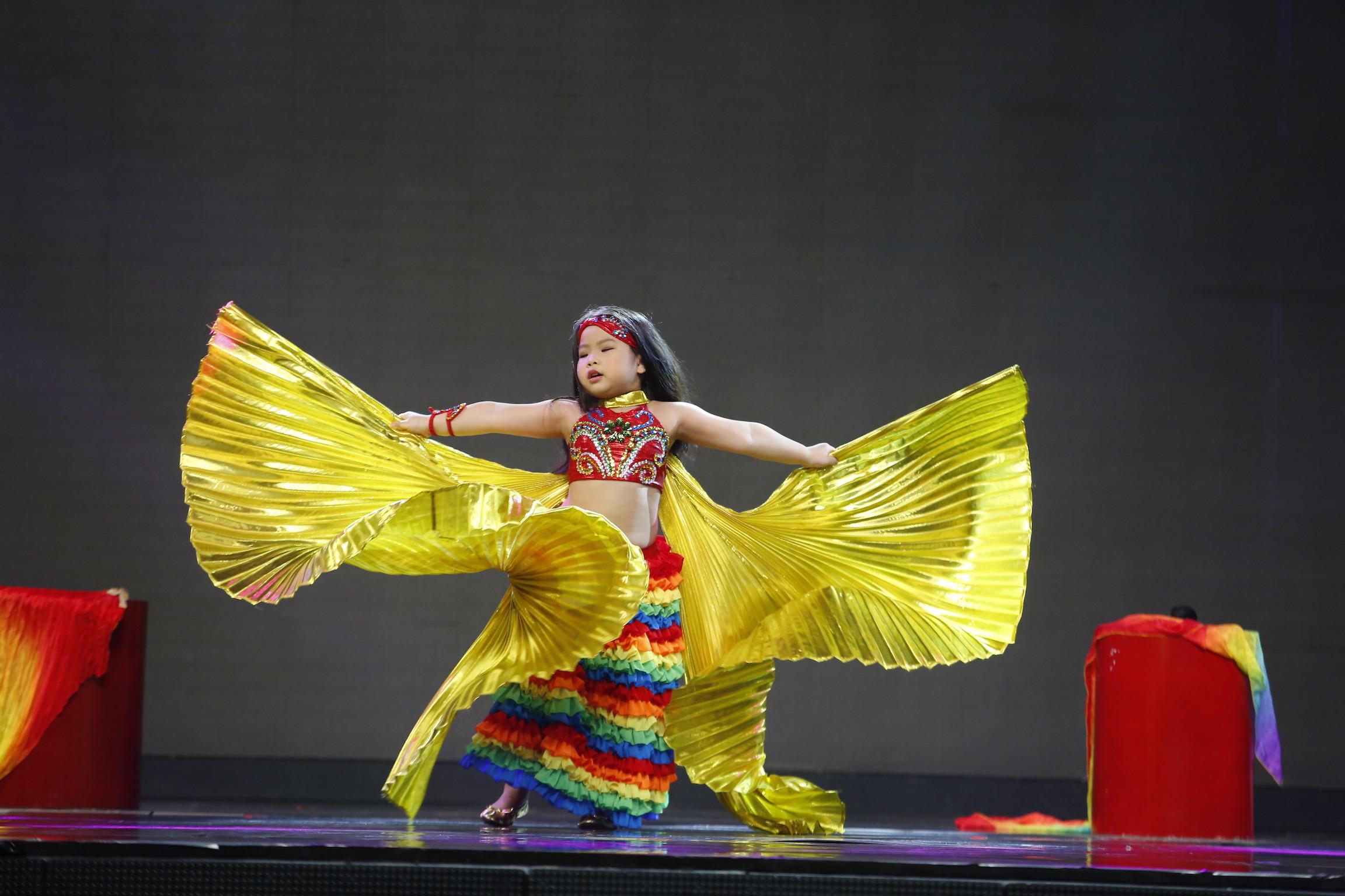 Cậu bé đọc vanh vách Chiếu dời đô của Lý Thái Tổ khiến MC Lại Văn Sâm đứng hình-4