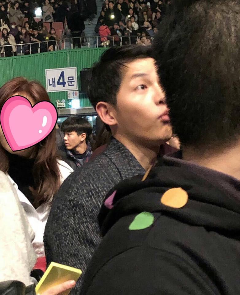 Song Hye Kyo tăng cân rõ rệt khi xuất hiện bên chồng trong concert của IU-3