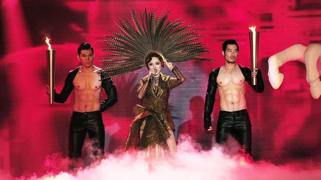 Những lần biến hình của sao Vpop khiến người hâm mộ mắt chữ A, miệng chữ O-6