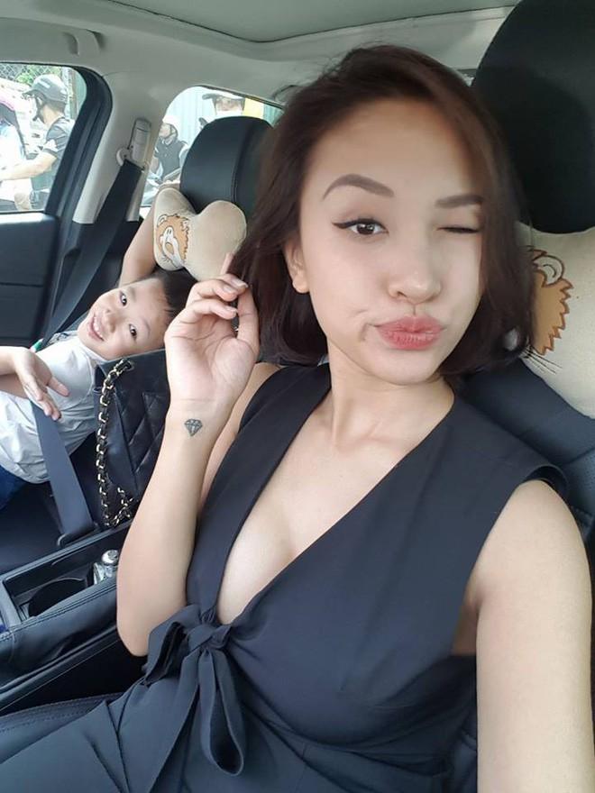 Từ sau khi nâng ngực, các người đẹp này diện đồ táo bạo hơn hẳn-6