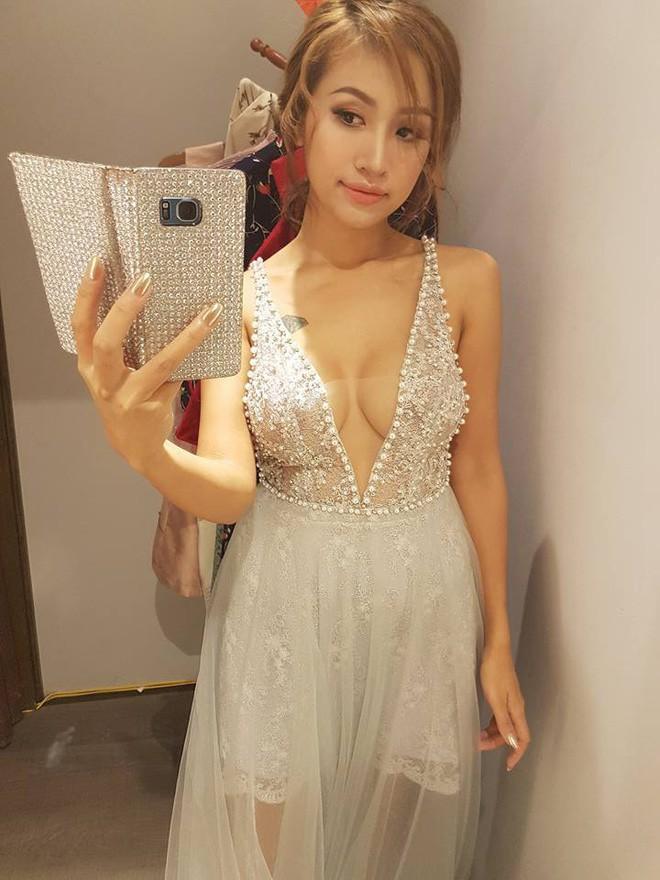 Từ sau khi nâng ngực, các người đẹp này diện đồ táo bạo hơn hẳn-7