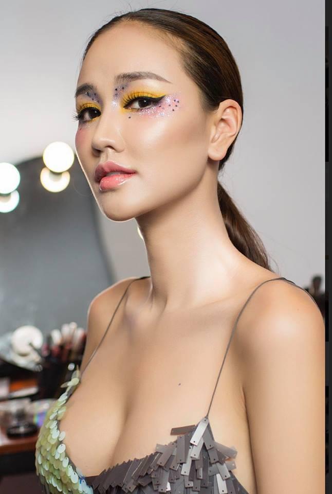 Từ sau khi nâng ngực, các người đẹp này diện đồ táo bạo hơn hẳn-10