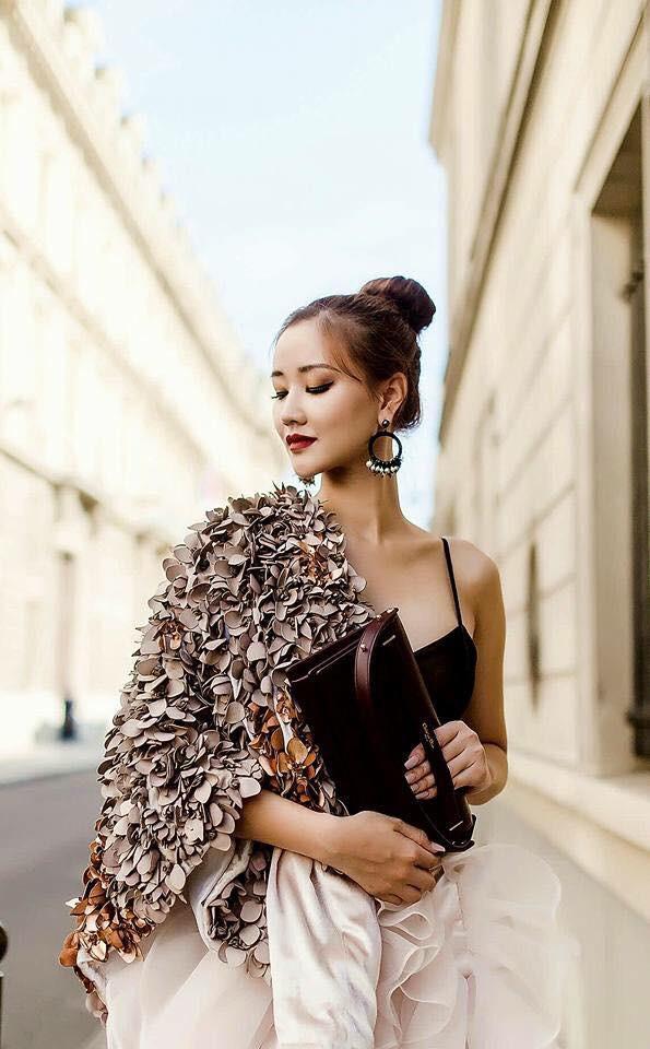 Từ sau khi nâng ngực, các người đẹp này diện đồ táo bạo hơn hẳn-11