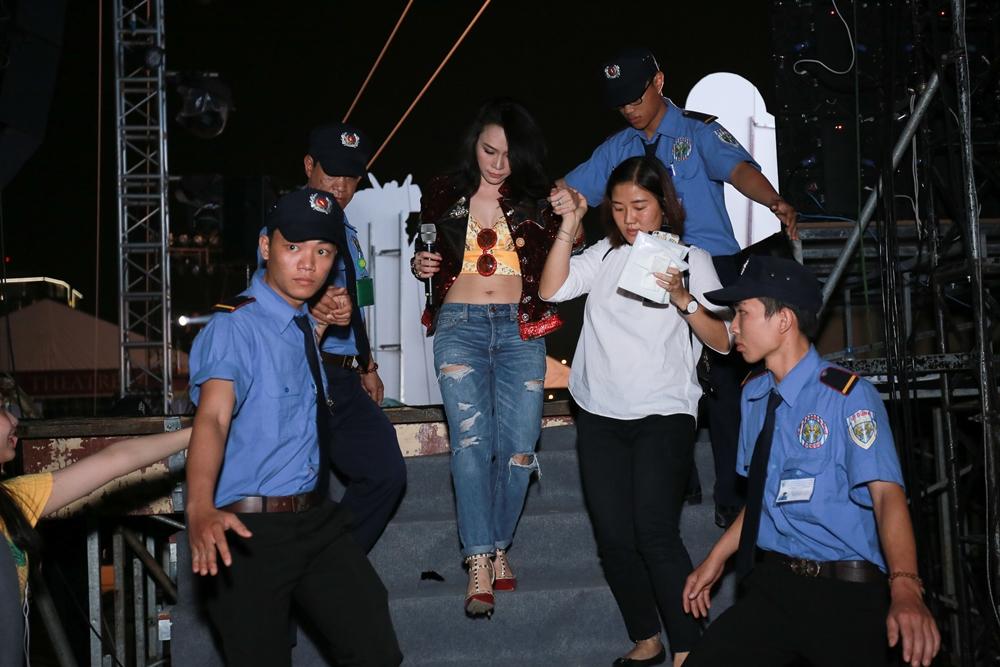 Mỹ Tâm khiến hàng ngàn fan phát cuồng khi thể hiện điệu nhảy say rượu trứ danh-11