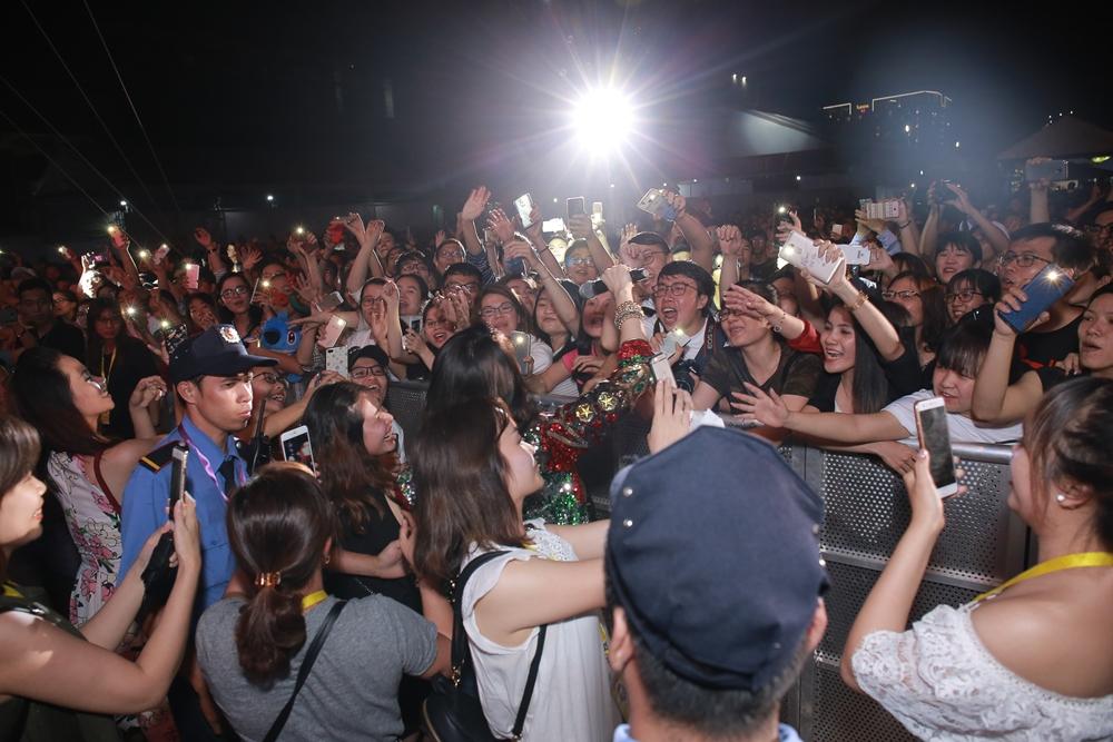 Mỹ Tâm khiến hàng ngàn fan phát cuồng khi thể hiện điệu nhảy say rượu trứ danh-8