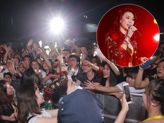 Mỹ Tâm khiến hàng ngàn fan 'phát cuồng' khi thể hiện điệu nhảy say rượu trứ danh