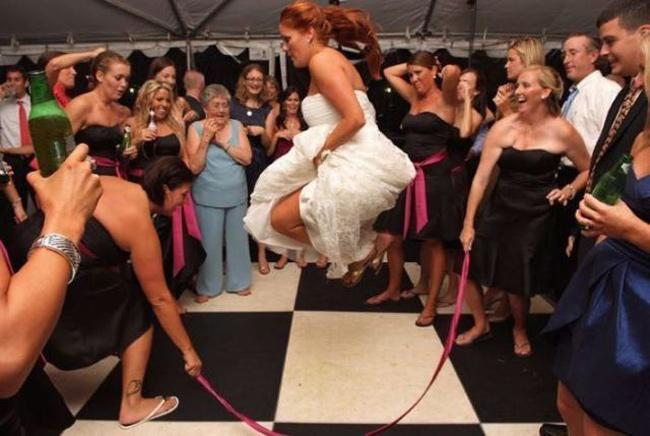 Chị em càng khó đỡ, anh em càng... khó thở-4