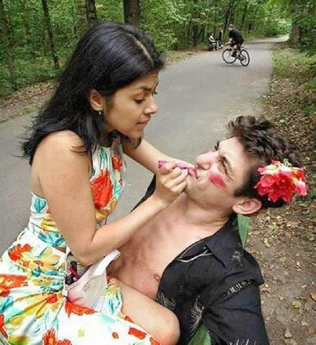 Chị em càng khó đỡ, anh em càng... khó thở-9