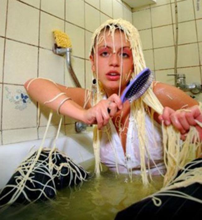 Chị em càng khó đỡ, anh em càng... khó thở-11