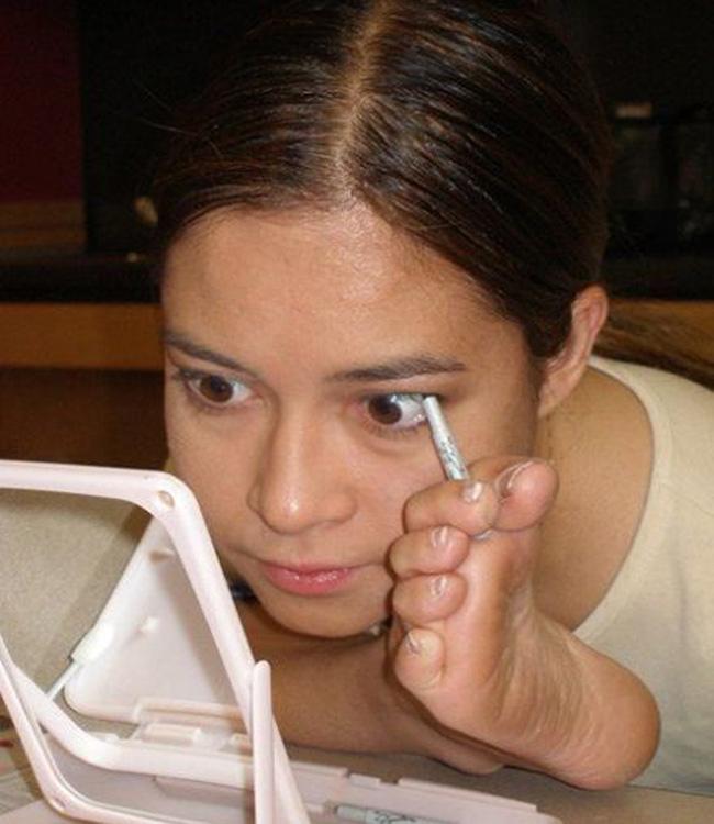 Chị em càng khó đỡ, anh em càng... khó thở-14