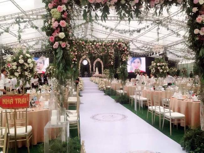 Đám cưới kéo dài 15 ngày, quan khách trùm áo mưa ăn cỗ ồn ào nhất 2017-7