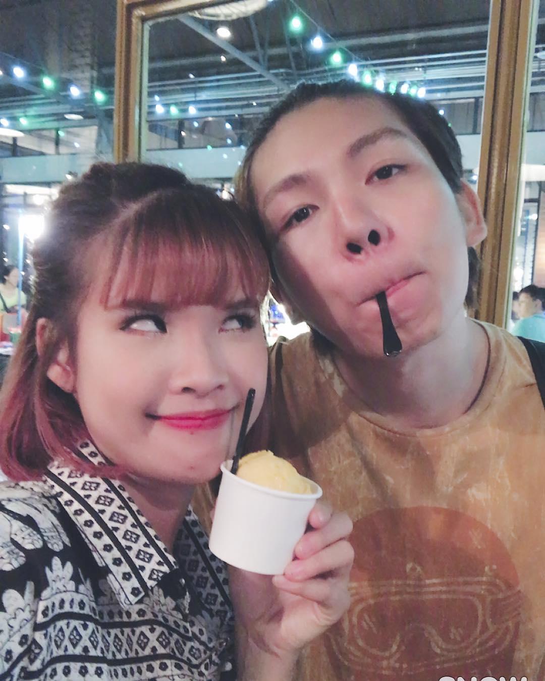 Tin sao Việt: Văn Mai Hương e ấp tình tứ bên trai lạ-2