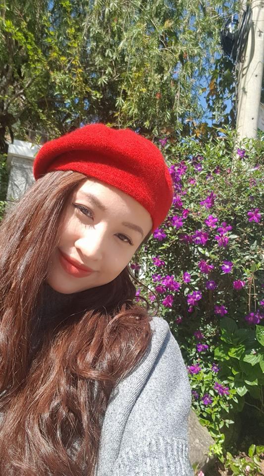 Tin sao Việt: Văn Mai Hương e ấp tình tứ bên trai lạ-11