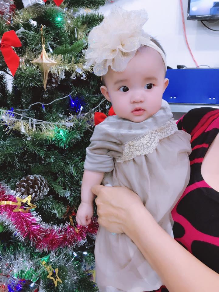 Tin sao Việt: Văn Mai Hương e ấp tình tứ bên trai lạ-12