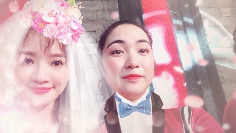 Clip: Chết cười với màn cầu hôn lầy lội nhất quả đất của Hòa Minzy-1