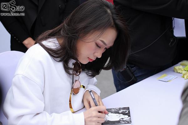 Mỹ Tâm sưởi ấm trái tim hàng ngàn người hâm mộ giữa trời gió rét Hà Nội-3