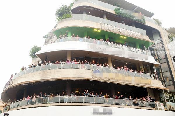 Mỹ Tâm sưởi ấm trái tim hàng ngàn người hâm mộ giữa trời gió rét Hà Nội-11