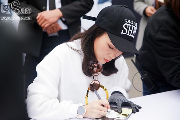 Mỹ Tâm sưởi ấm trái tim hàng ngàn người hâm mộ giữa trời gió rét Hà Nội-12