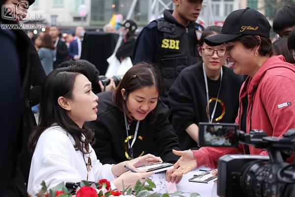 Mỹ Tâm sưởi ấm trái tim hàng ngàn người hâm mộ giữa trời gió rét Hà Nội-8