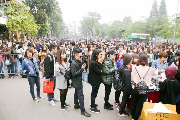 Mỹ Tâm sưởi ấm trái tim hàng ngàn người hâm mộ giữa trời gió rét Hà Nội-6