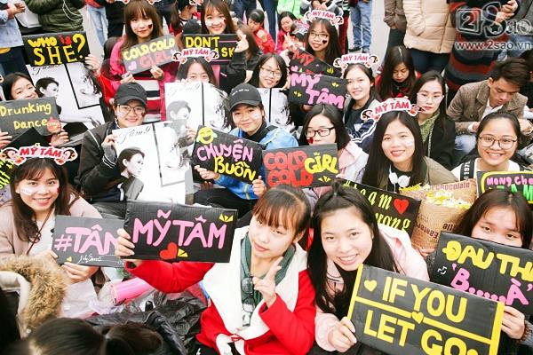 Mỹ Tâm sưởi ấm trái tim hàng ngàn người hâm mộ giữa trời gió rét Hà Nội-1