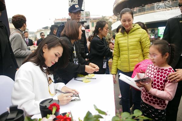 Mỹ Tâm sưởi ấm trái tim hàng ngàn người hâm mộ giữa trời gió rét Hà Nội-9