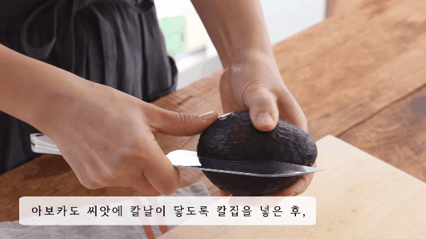 Xếp quả bơ thành bông hoa đẹp chỉ với vài bước đơn giản-1