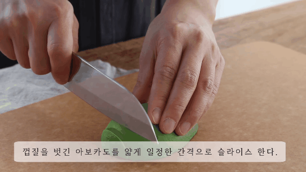 Xếp quả bơ thành bông hoa đẹp chỉ với vài bước đơn giản-2