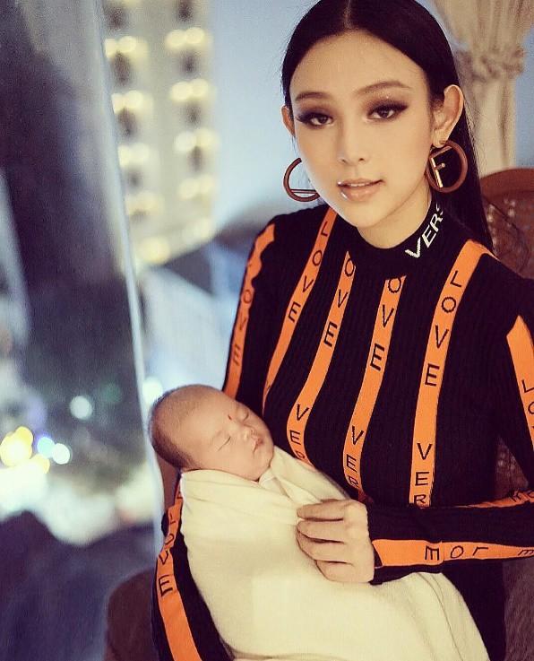 Huyền Baby khoe biểu cảm siêu đáng yêu của con trai nhỏ cùng kho vàng trong tủ lạnh-5