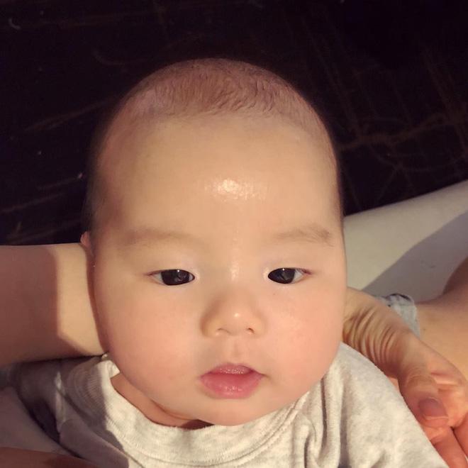 Huyền Baby khoe biểu cảm siêu đáng yêu của con trai nhỏ cùng kho vàng trong tủ lạnh-4