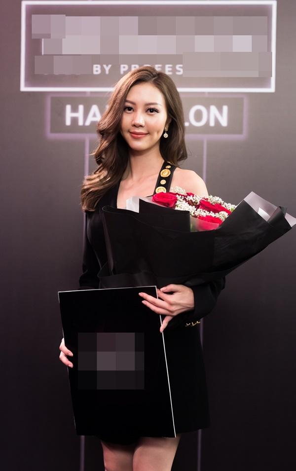 The Look 2017: Kỳ Duyên chính thức đánh bại Phạm Hương, Minh Tú đưa học trò lên ngôi Quán quân-12