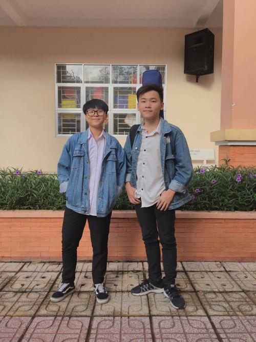 Hai nam sinh vừa đàn vừa hát loạt hit Vpop trong lớp học đốn tim người nghe-3