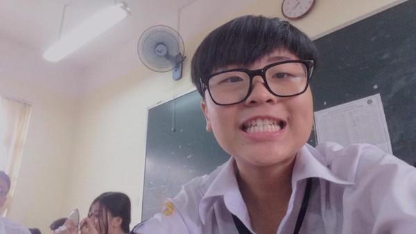 Hai nam sinh vừa đàn vừa hát loạt hit Vpop trong lớp học đốn tim người nghe-1