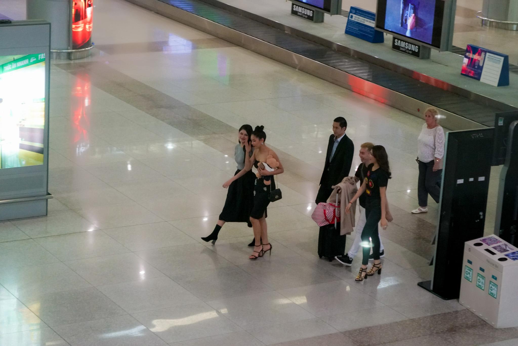 Nguyễn Thị Loan rạng rỡ ngày trở về trong vòng tay fans từ cuộc thi Miss Universe-3