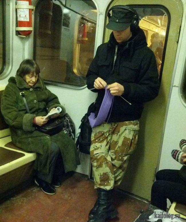 Hành động tự nhiên như ruồi của các nàng nơi công cộng-10